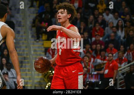 Mater Dei Monarchs Guard Devin Askews (5) während eines CIF-Southern Section Open Division Championship High School Basketballspiels gegen Sierra Canyon, Freitag, 28. Februar 2020, in Long Beach, Kalifornien, USA. (Foto von IOS/ESPA-Images) Stockfoto