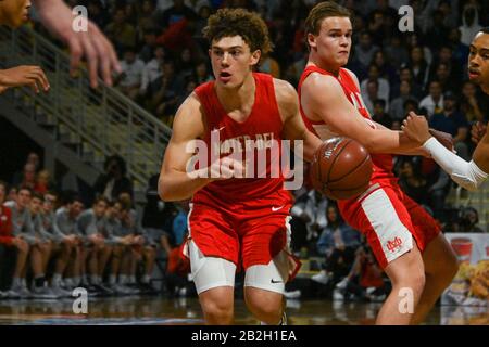 Mater Dei Monarchs Guard Devin Askews (5) während eines CIF-Southern Section Open Division Championship High School Basketballspiels gegen Sierra Canyon, Freitag, 28. Februar 2020, in Long Beach, Kalifornien, USA. (Foto von IOS/ESPA-Images) Stockfoto