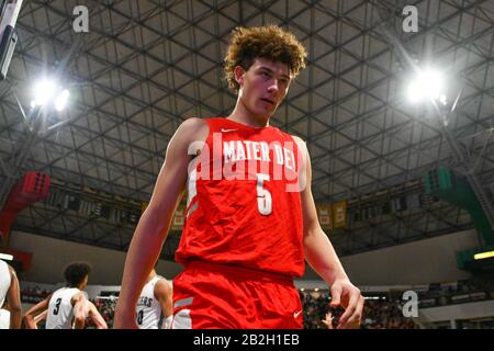 Mater Dei Monarchs Guard Devin Askews (5) während eines CIF-Southern Section Open Division Championship High School Basketballspiels gegen Sierra Canyon, Freitag, 28. Februar 2020, in Long Beach, Kalifornien, USA. (Foto von IOS/ESPA-Images) Stockfoto