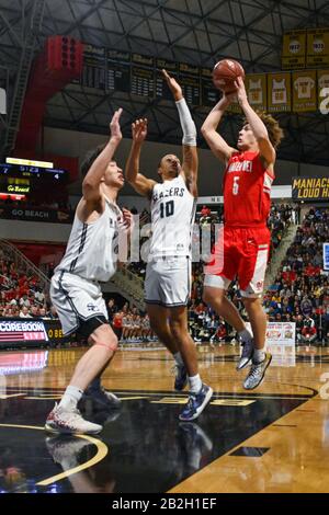 Mater Dei Monarchs Guard Devin Askews (5) während eines CIF-Southern Section Open Division Championship High School Basketballspiels gegen Sierra Canyon, Freitag, 28. Februar 2020, in Long Beach, Kalifornien, USA. (Foto von IOS/ESPA-Images) Stockfoto