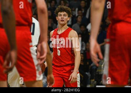 Mater Dei Monarchs Guard Devin Askews (5) während eines CIF-Southern Section Open Division Championship High School Basketballspiels gegen Sierra Canyon, Freitag, 28. Februar 2020, in Long Beach, Kalifornien, USA. (Foto von IOS/ESPA-Images) Stockfoto