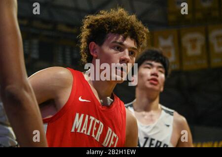 Mater Dei Monarchs Guard Devin Askews (5) während eines CIF-Southern Section Open Division Championship High School Basketballspiels gegen Sierra Canyon, Freitag, 28. Februar 2020, in Long Beach, Kalifornien, USA. (Foto von IOS/ESPA-Images) Stockfoto