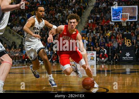 Mater Dei Monarchs Guard Devin Askews (5) während eines CIF-Southern Section Open Division Championship High School Basketballspiels gegen Sierra Canyon, Freitag, 28. Februar 2020, in Long Beach, Kalifornien, USA. (Foto von IOS/ESPA-Images) Stockfoto