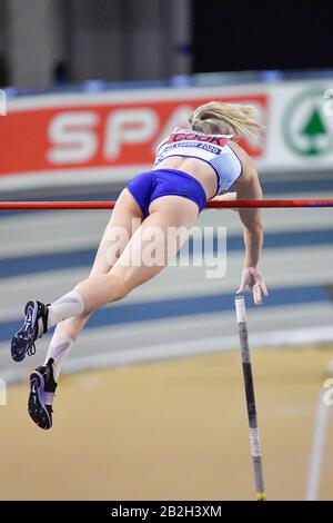 Sophie Cook räumt auf ihrem Weg zum Gewinn des Pole Vault Der Frauen mit einer persönlichen Besthöhe von 4,5 m bei den britischen Leichtathletik-Hallenweltmeisterschaften am Samstag, 22. Februar 2020, in Glasgow, Großbritannien ein. (Foto von IOS/ESPA-Images) Stockfoto