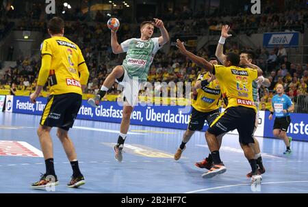 Mannheim, Deutschland. Februar 2020. Handball: Bundesliga, Rhein-Neckar Löwen - TSV Hannover-Burgdorf, 25. Spieltag, Fabian Böhm (20., Hannover Burgdorf) erzielt Torkredit: Michael Deines / dpa / Alamy Live News Stockfoto