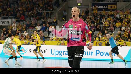 Mannheim, Deutschland. Februar 2020. Handball: Bundesliga, Rhein-Neckar Löwen - TSV Hannover-Burgdorf, 25. Spieltag, Mikael Appelgren (1, Torhüter, Rhein Neckar Löwen) jubelt. Credit: Michael Deines / dpa / Alamy Live News Stockfoto