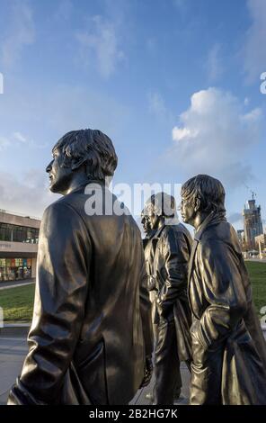 Statue der Beatles in Pierhead in Liverpool Stockfoto