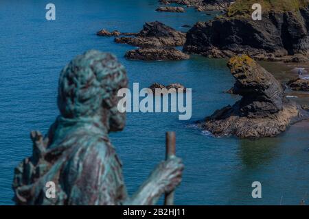 St. Crannog mit Blick auf Carreg Bica in Llangrannog, Ceredigion, Wales Stockfoto