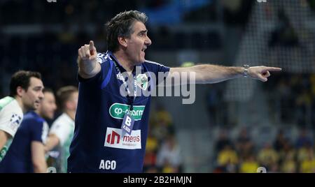 29. Februar 2020, Baden-Württemberg, Mannheim: Handball: Bundesliga, Rhein-Neckar Löwen - TSV Hannover-Burgdorf, 25. Spieltag, gibt Antonio Carlos Ortega (Trainer Hannover Burgdorf) Anweisungen. Foto: Michael Deines / dpa Stockfoto