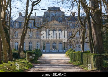 Épinay-Champlâtreux, Frankreich - 16. März 2019: Das Château de Champlâtreux (deutsch: Schloss von Champlâtreux) wurde zwischen 1751 und 1757 von der erbaut Stockfoto
