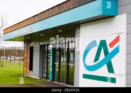 Bordeaux, Aquitanien/Frankreich - 02 20 2020: CA Credit Agricole Store Logo Bank french Office Stockfoto