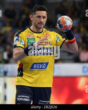 Mannheim, Deutschland. Februar 2020. Handball: Bundesliga, Rhein-Neckar Löwen - TSV Hannover-Burgdorf, 25. Spieltag, Alexander Petersson (32, Rhein-Neckar Löwen). Credit: Michael Deines / dpa / Alamy Live News Stockfoto