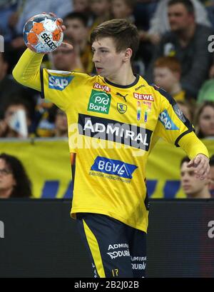 Mannheim, Deutschland. Februar 2020. Handball: Bundesliga, Rhein-Neckar Löwen - TSV Hannover-Burgdorf, 25. Spieltag, Jerry Tollbring (17., Rhein-Neckar Löwen). Credit: Michael Deines / dpa / Alamy Live News Stockfoto