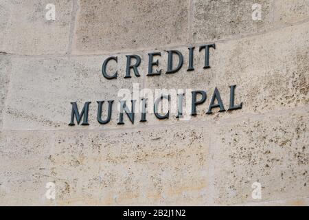 Bordeaux, Aquitanien/Frankreich - 10 28 2019: Credit Municipal french Sign on Wall Bank Pawnbroker Monopol Stockfoto