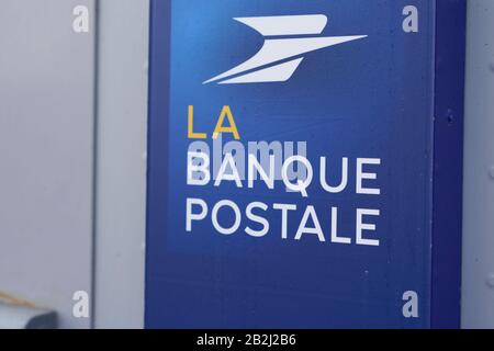 Bordeaux, Aquitanien / Frankreich - 12 28 2019 : La Banque Postale Zeichen blau Logo Shop Büro französische Bank Post Shop Beschilderung Stockfoto