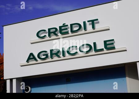 Bordeaux, Aquitanien / Frankreich - 01 18 2020: Kredit Agrar Laden Logo Bank französisch Büro Stockfoto