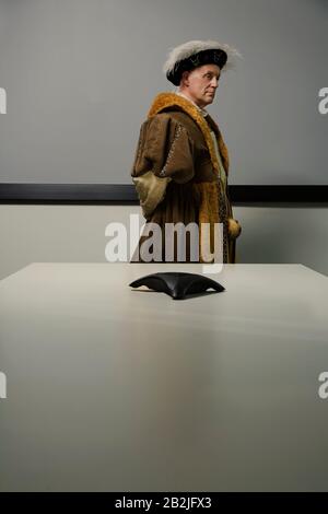 König Heinrich VIII. Steht im Konferenzraum Stockfoto