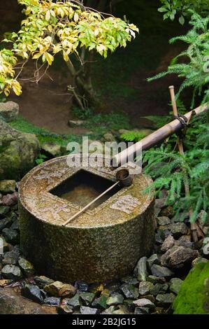 Japan Kyoto Ryoan-JI Tempel Steinwasserbecken Stockfoto