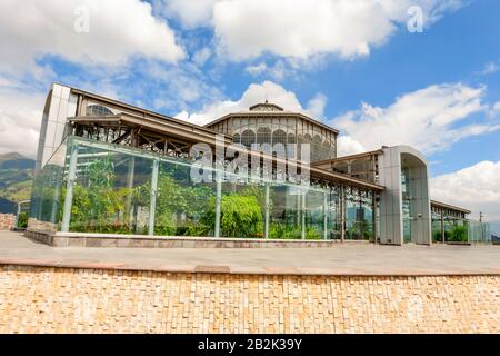 Eindrucksvolle Gebäude aus Glas in Itchimbia Park Quito Ecuador Stockfoto