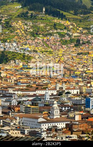 Historisches Zentrum Von Quito Mit Blick Auf Die Hochparkanlage Von Itchimbia Stockfoto