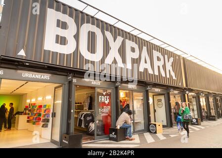 Boxpark Einzelhandel Einheiten, Shoreditch, London, England, UK Stockfoto