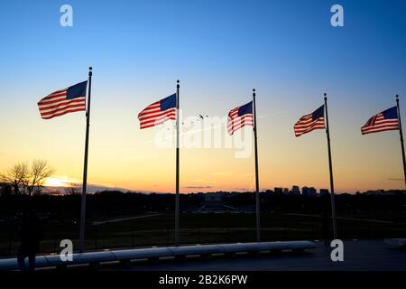 Washington Monument Fahnen Kreis in DC United States USA Stockfoto