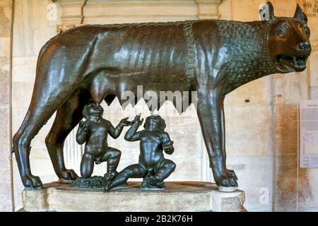 Die Statue ist die Legende von der Gründung von Rom als die Zwillinge Romulus und Remus Vater Numitor gestürzt wurde von seinem Bruder Amu inspiriert Stockfoto