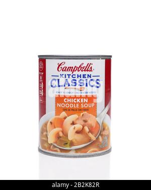 Irvine, CA - 6. AUGUST 2018: Campbells Kitchen Classics Chicken Noodle Soup. Eine nicht mehr angebotene Suppen aus Campbells. Stockfoto