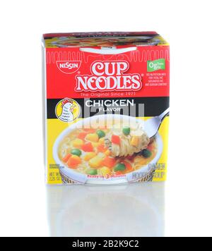 Irvine, CA - 21. Januar 2013: Ein 2,5-Unzen-Paket mit Nudeln Chicken Flavor. Cup-Nudeln wurden von Nissin Foods hergestellt und waren ein beliebter Ramen Stockfoto