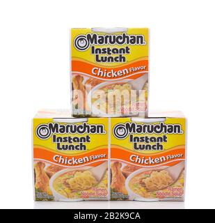 Irvine, KALIFORNIEN - 10. MÄRZ 2018: Maruchan Instant Lunch Chicken Flavor, Maruchan begann 1961 mit dem beliebten Mittagessen. Stockfoto
