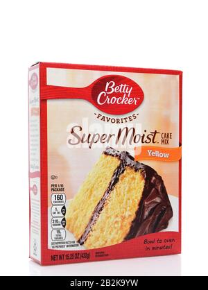 Irvine, KALIFORNIEN - 14. AUGUST 2019: Eine Schachtel Betty Crocker Super Mow Yellow Cake Mix. Stockfoto