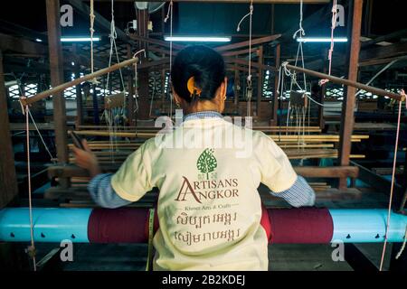 Siem Reap, Kambodscha, Asien: Verarbeitung von Seidenlebesen in den Laboren des Artisan-Angkor-Projekts Stockfoto