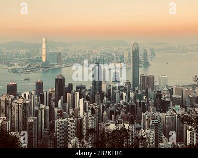 Hongkong, November 2019: Skyline von Hongkong, Blick vom Victoria Peak aus Stockfoto