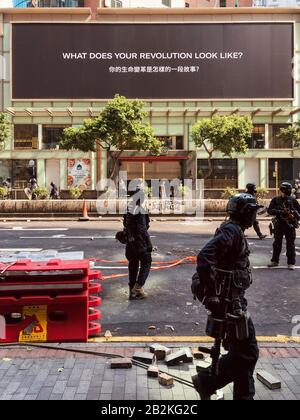 Hongkong, November 2019: Bewaffnete Bereitschaftspolizei in Hongkong während Des Protests Stockfoto