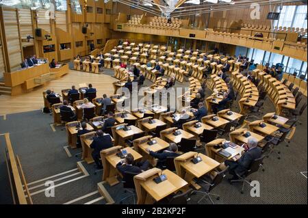 Edinburgh, Großbritannien. März 2020. Abgebildet: Jeane Freeman MSP - Kabinettsministerin für Gesundheit und Sport. Ministererklärung von Gesundheitsministerin Jeane Freeman MSP über den Bundesstaat Coronovirus und Schottlands Bereitschaft, die Verbreitung des Virus in Schottland zu mildern. Szenen aus dem schottischen Parlament in Holyrood, Edinburgh. Kredit: Colin Fisher/Alamy Live News Stockfoto