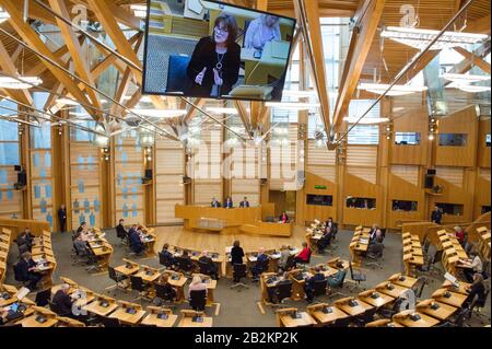 Edinburgh, Großbritannien. März 2020. Abgebildet: Jeane Freeman MSP - Kabinettsministerin für Gesundheit und Sport. Ministererklärung von Gesundheitsministerin Jeane Freeman MSP über den Bundesstaat Coronovirus und Schottlands Bereitschaft, die Verbreitung des Virus in Schottland zu mildern. Szenen aus dem schottischen Parlament in Holyrood, Edinburgh. Kredit: Colin Fisher/Alamy Live News Stockfoto