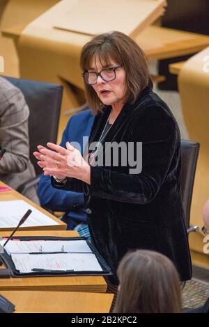 Edinburgh, Großbritannien. März 2020. Abgebildet: Jeane Freeman MSP - Kabinettsministerin für Gesundheit und Sport. Ministererklärung von Gesundheitsministerin Jeane Freeman MSP über den Bundesstaat Coronovirus und Schottlands Bereitschaft, die Verbreitung des Virus in Schottland zu mildern. Szenen aus dem schottischen Parlament in Holyrood, Edinburgh. Kredit: Colin Fisher/Alamy Live News Stockfoto