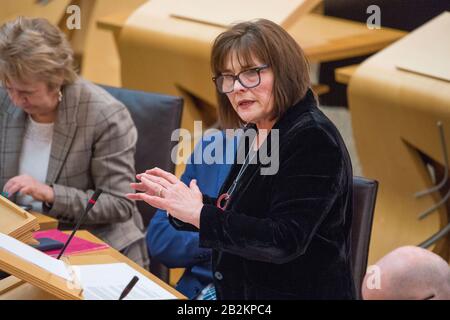Edinburgh, Großbritannien. März 2020. Abgebildet: Jeane Freeman MSP - Kabinettsministerin für Gesundheit und Sport. Ministererklärung von Gesundheitsministerin Jeane Freeman MSP über den Bundesstaat Coronovirus und Schottlands Bereitschaft, die Verbreitung des Virus in Schottland zu mildern. Szenen aus dem schottischen Parlament in Holyrood, Edinburgh. Kredit: Colin Fisher/Alamy Live News Stockfoto