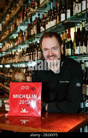 März 2020, Berlin: Starkoch Marco Müller im Restaurant Rutz. Das Restaurant wurde vom Guide Michelin mit einem dritten Stern ausgezeichnet. Foto: Frank May/dpa Stockfoto