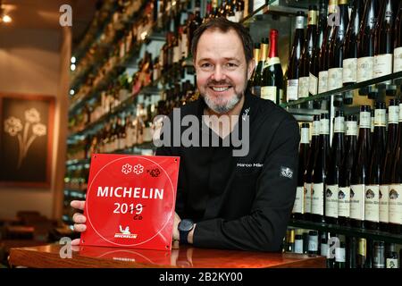 März 2020, Berlin: Starkoch Marco Müller im Restaurant Rutz. Das Restaurant wurde vom Guide Michelin mit einem dritten Stern ausgezeichnet. Foto: Frank May/dpa Stockfoto