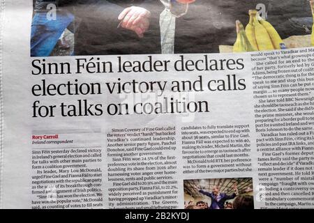 'Sinn Féin Leader erklärt Wahlsieg und fordert Gespräche über Koalition' Guardian Zeitungsartikel Überschrift auf der Seite Februar 2020 London UK Stockfoto