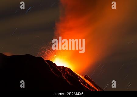 Tungurahua Volcanae Bricht Ecuador Südamerika Aus Stockfoto