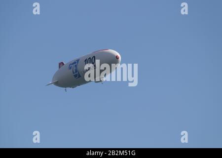 Friedrichshafen, Deutschland - 10. Sept. 2015: Ein Zepelin ist ein nach dem deutschen Graf Ferdinand von Zepelin benannter Starrluftschifftyp Stockfoto