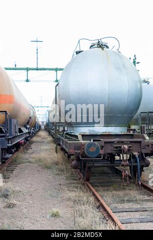 Eisenbahnwaggons auf der Eisenbahn Stockfoto