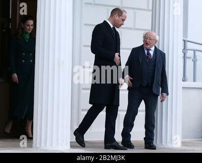 Dublin, Irland. März 2020. Königlicher Besuch in Irland. Der Herzog und die Herzogin von Cambridge Prinz William und Kate Middleton mit Präsident Michael D Higgins verlassen Aras Als Uachtaráin bei ihrem Besuch in Irland bei ihrem ersten offiziellen Besuch im irischen Staat. Foto: Sam Boal/RollingNews.ie Credit: RollingNews.ie/Alamy Live News Stockfoto