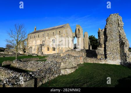 Blick über St Marys Priory oder Binham Priory, Binham Village, North Norfolk, England, Großbritannien Stockfoto