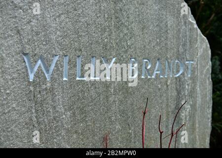 Grabmal, Willy Brandt, Waldfriedhof, Potsdamer Chaussee, Zehlendof, Berlin, Deutschland Stockfoto