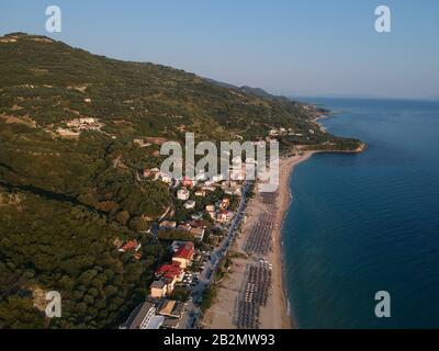 Preveza tropische exotische Strände von vrachos, loutsa in epirus griechenland in der Nähe von ligia und der Stadt parga und sivota Touristenattraktion und Reiseziel Stockfoto