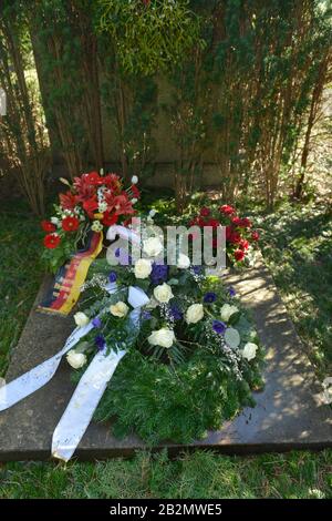 Greifen, Heinz Berggruen, Waldfriedhof Dahlem, Huettenweg, Berlin, Deutschland / Hüttenweg Stockfoto