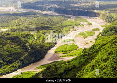 Pastaza River Basin Luftaufnahme aus niedriger Höhe in voller Größe Hubschrauber Stockfoto